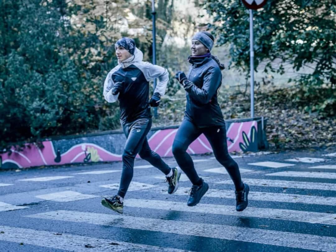 Jak się ubrać na bieganie w zimę, by uniknąć zimna i dyskomfortu